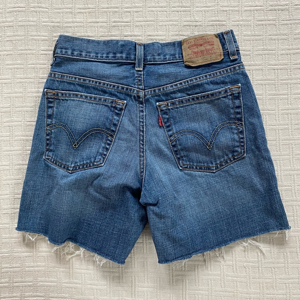 Levi’s 550 relaxed fit jean shorts. - Picture 4 of 8